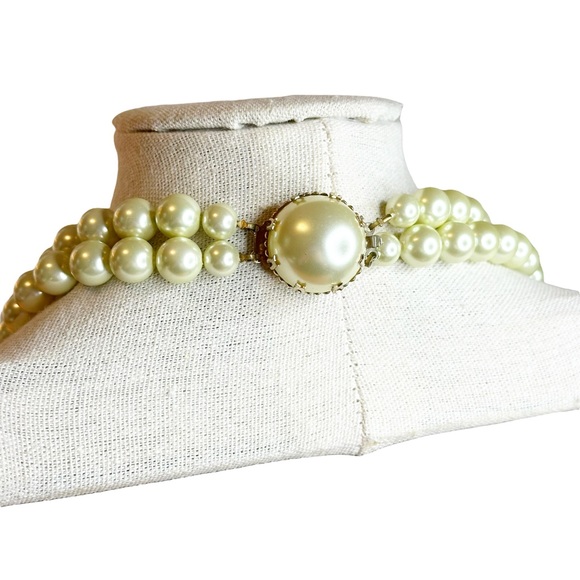 Vintage 50s 60s Light Green Faux Pearl Double Strand Coquette Necklace - Picture 3 of 7
